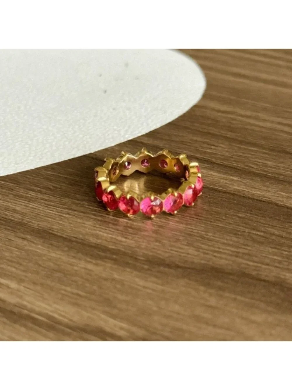 Gold Ring with Vibrant Pink Stones Q662
